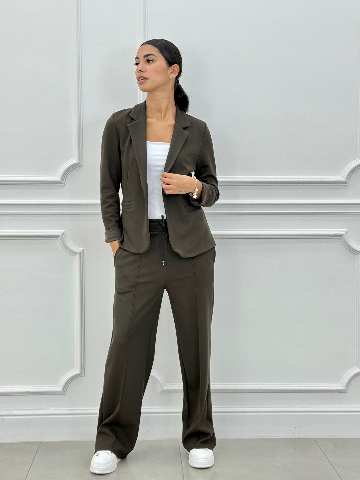 Sofia – Tweedelig pak met blazer en lange broek